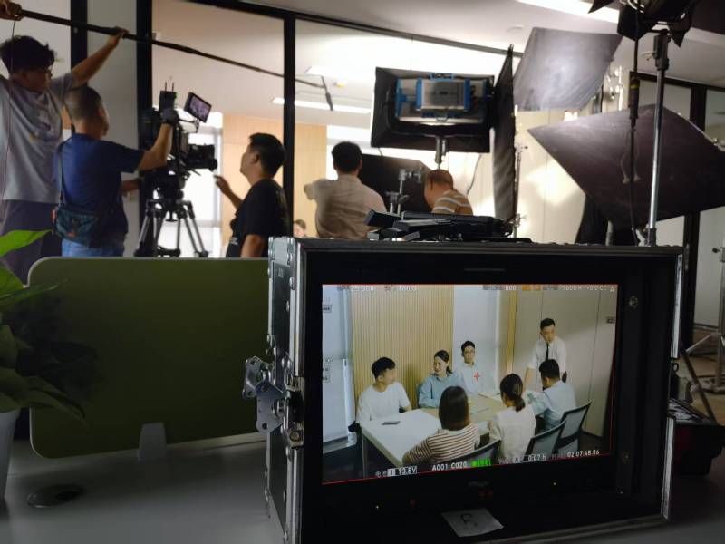潼南TVC拍摄公司：科技产品视觉化大师，诠释未来感与功能美学